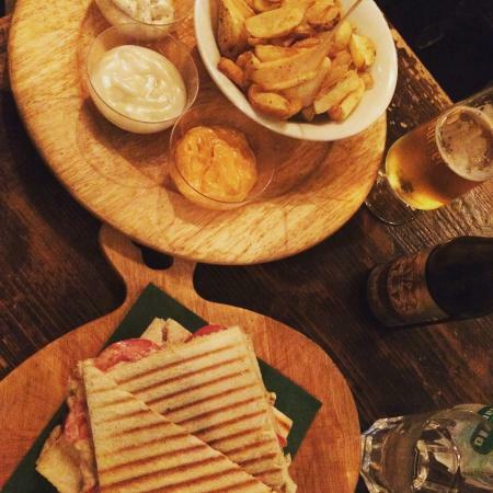 Joy's Pub